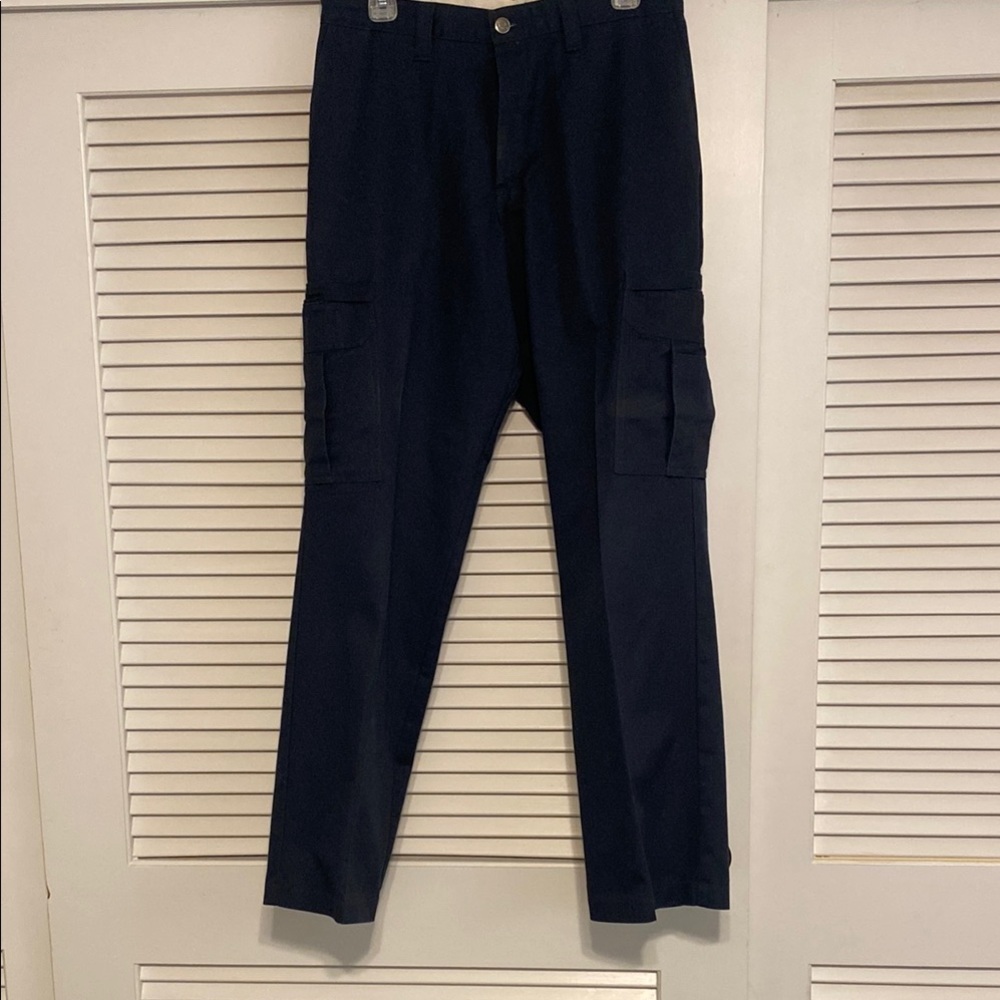 Dickies Navy Cargo Pants Structured and Versatile